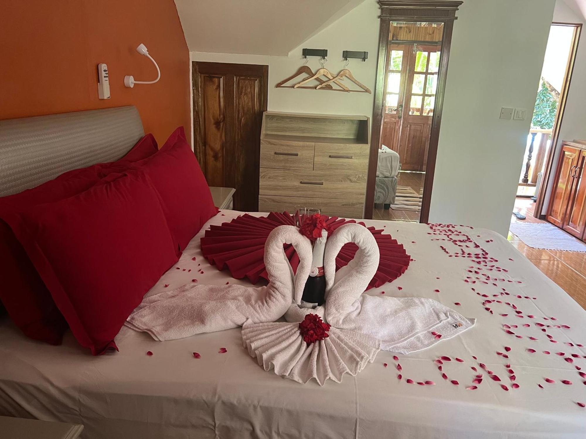 Chloe'S Cottage Self-Catering La Digue Εξωτερικό φωτογραφία