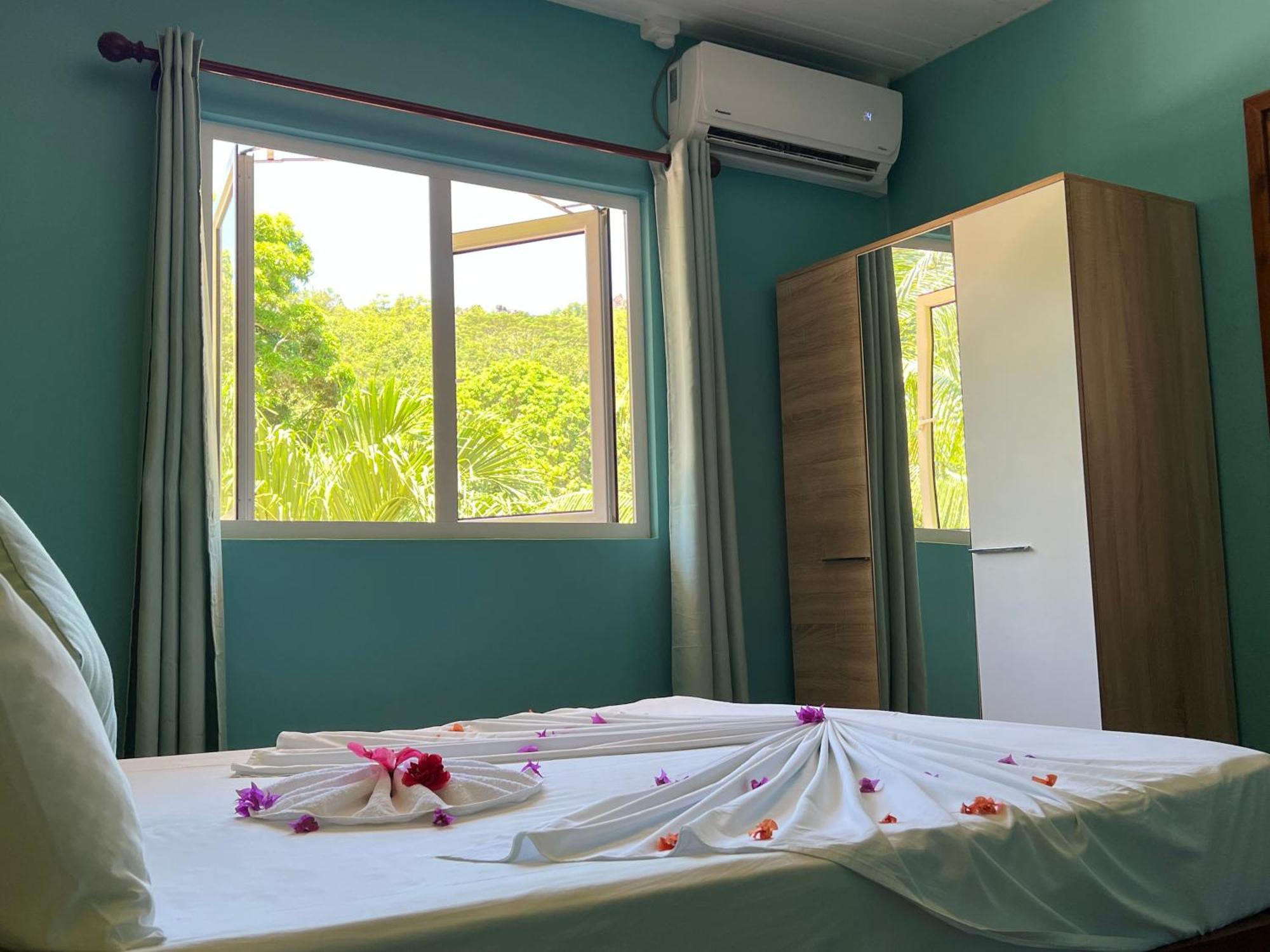 Chloe'S Cottage Self-Catering La Digue Εξωτερικό φωτογραφία